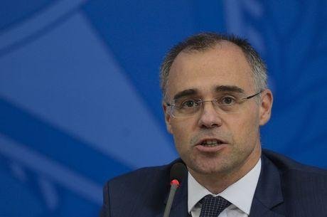 Andr&eacute; Mendon&ccedil;a foi submetido a um cateterismo, que n&atilde;o encontrou nenhum problema, e a outros exames