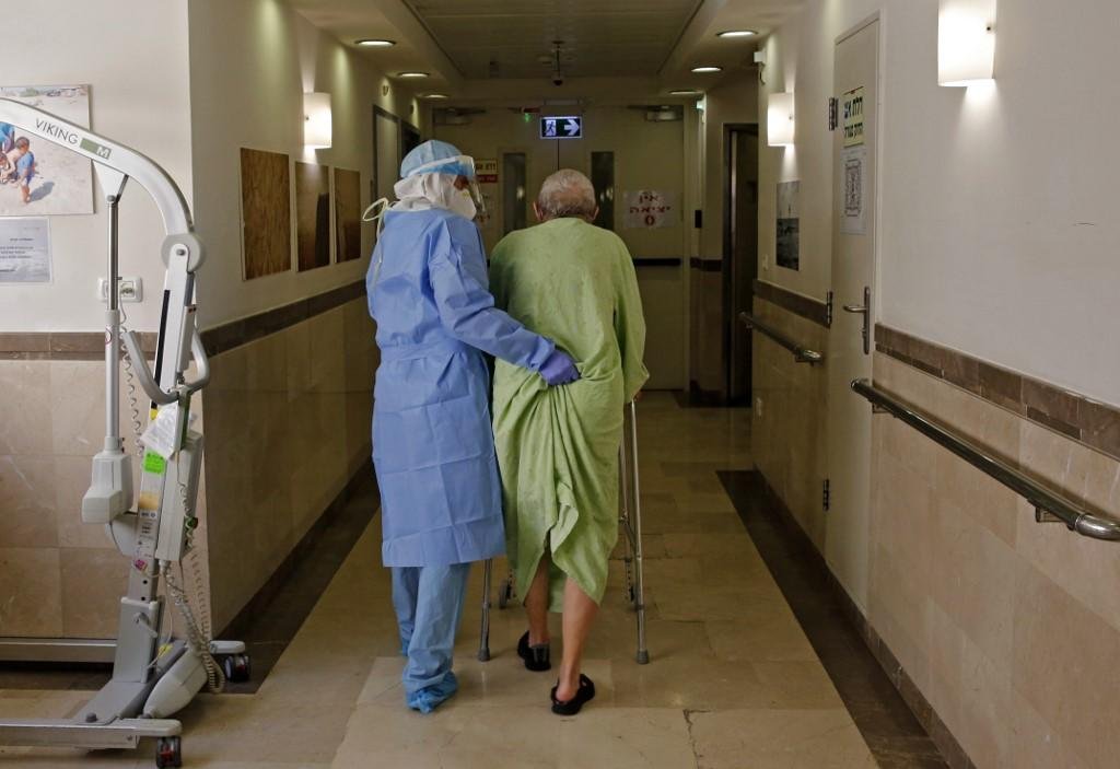 Covid-19 j&aacute; deixou mais de 920 mil mortos ao redor do mundo