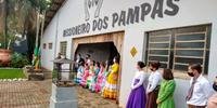 O CTG Missioneiro dos Pampas deu início às atividades nesta segunda-feira, com o acendimento da Chama Crioula