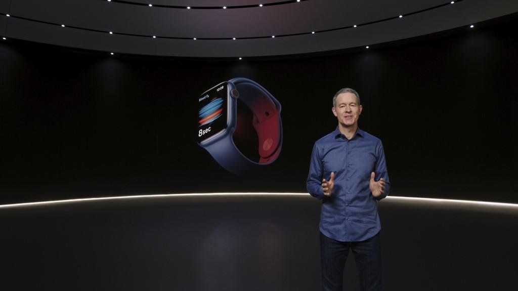 Novo Apple Watch chegar&aacute; &agrave;s prateleiras nos EUA por 399 d&oacute;lares, cerca de R$ 2 mil