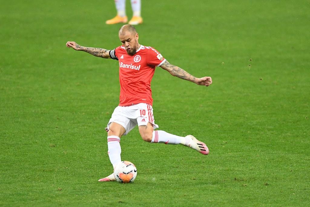 D’Alessandro é naturalizado brasileiro após 12 anos de Inter