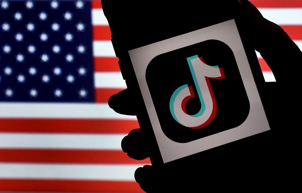 Trump pro&iacute;be TikTok e WeChat nos Estados Unidos