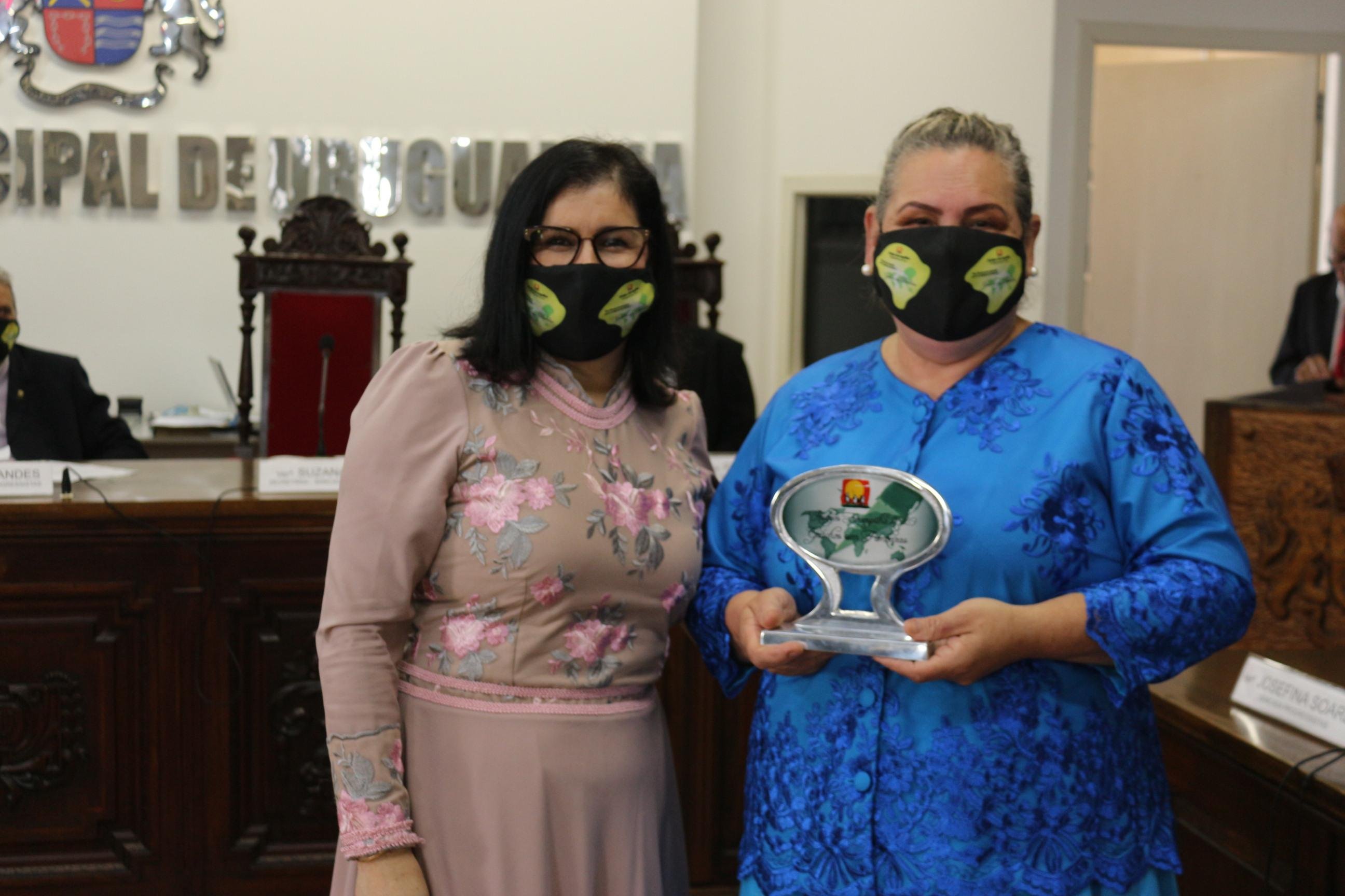 Trof&eacute;u Mulher Ga&uacute;cha 2020 foi recebido por Lezi Garcez em Uruguaiana