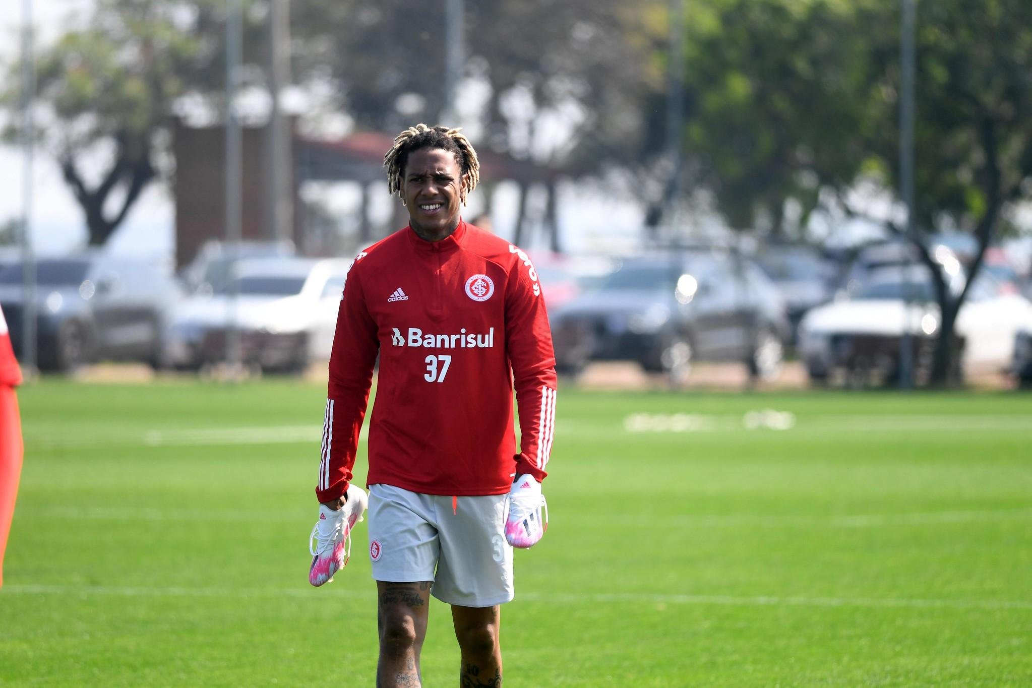 Abel Hern&aacute;ndez deve ganhar sequ&ecirc;ncia no comando de ataque Colorado