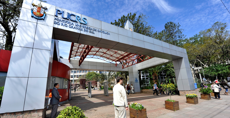 Universidade investiu num modelo pr&oacute;prio ensino online