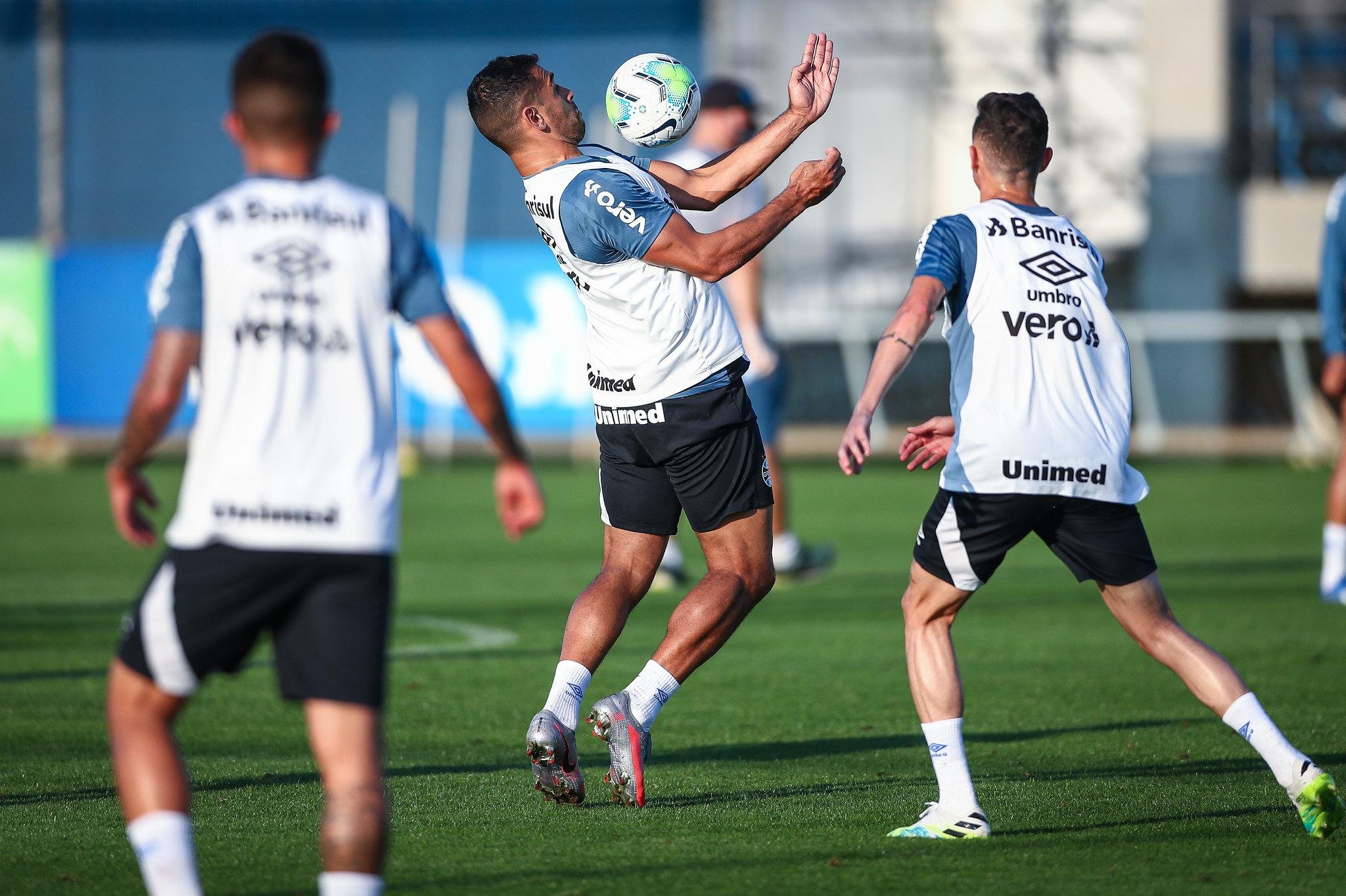 Gr&ecirc;mio tenta aliviar press&atilde;o diante do Palmeiras
