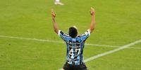 Ferreira entrou durante a partida e salvou Grêmio da derrota