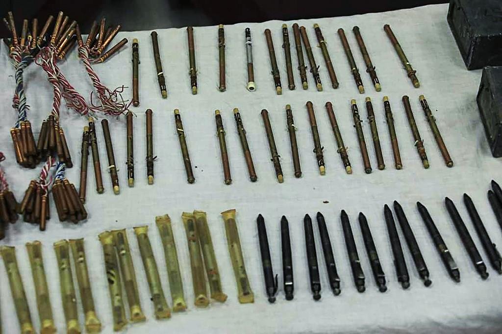 Cinquenta canetas-rev&oacute;lver foram apreendidas pela policia de Cabul