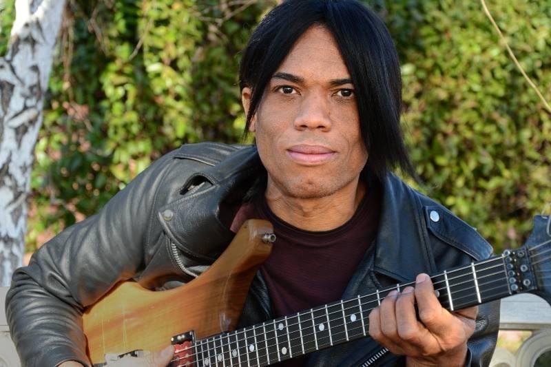 O guitarrista Stanley Jordan far&aacute; show em Curitiba. Ele j&aacute; se apresentou em Porto Alegre pelo festival.