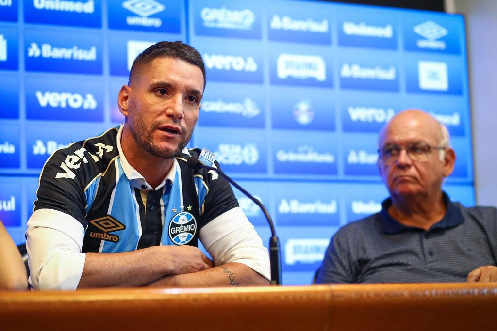 S&oacute; por danos morais, Thiago Neves recebeu R$ 1,9 milh&atilde;o do Gr&ecirc;mio
