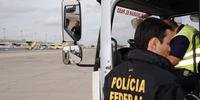 A Polícia Federal cumpriu 25 mandados de busca e apreensão em três Estados: Rio de Janeiro, em São Paulo e em Sergipe