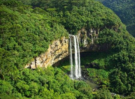 A cascata do Caracol possui 130 metros