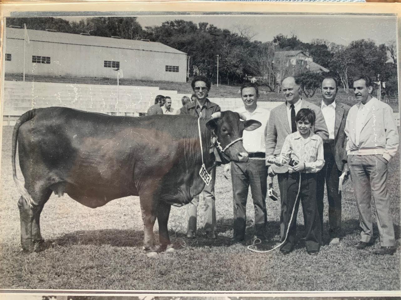 Fazenda Santa Terezinha mant&eacute;m tradi&ccedil;&atilde;o iniciada na d&eacute;cada de 1970, com Dirceu Borges de Assis (1&ordm; &agrave; direita).