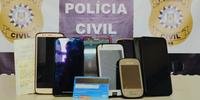 Sete celulares foram apreendidos e serão analisados pelos policiais civis