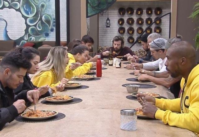 Acerto de contas, reviravolta e muito fogo no feno embalaram os dias na sede