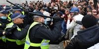 Policiais e manifestantes se enfrentaram neste sábado no centro de Londres