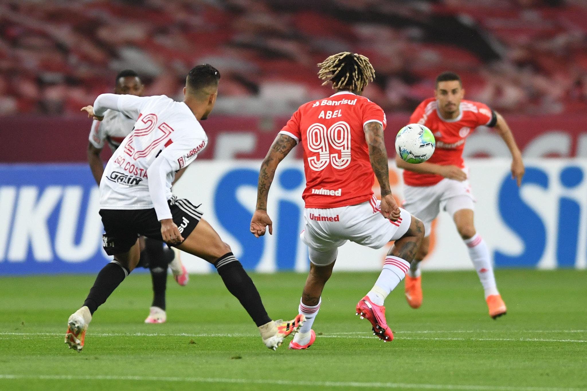 Para Coudet, tamanho do grupo do Inter afeta rendimento em meio a duas competi&ccedil;&otilde;es