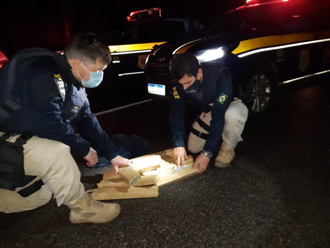 Entorpecentes estavam em dois carros provenientes de Santa Catarina