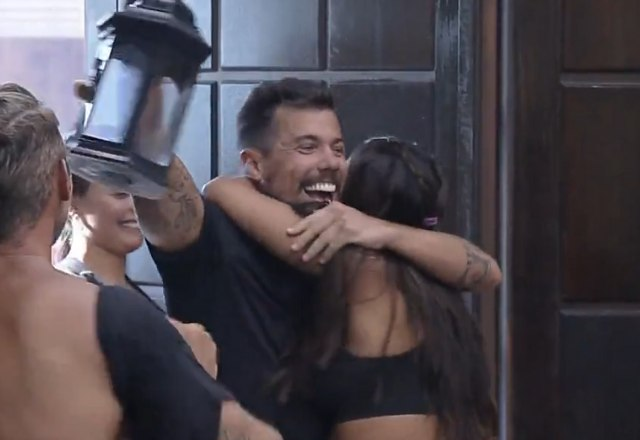 Lipe Ribeiro ganha Lampi&atilde;o do Poder na terceira Prova de Fogo de A Fazenda 12