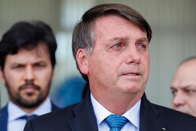 Jair Bolsonaro diz que cr&iacute;ticos n&atilde;o apresentam solu&ccedil;&otilde;es, s&oacute; apontam erros