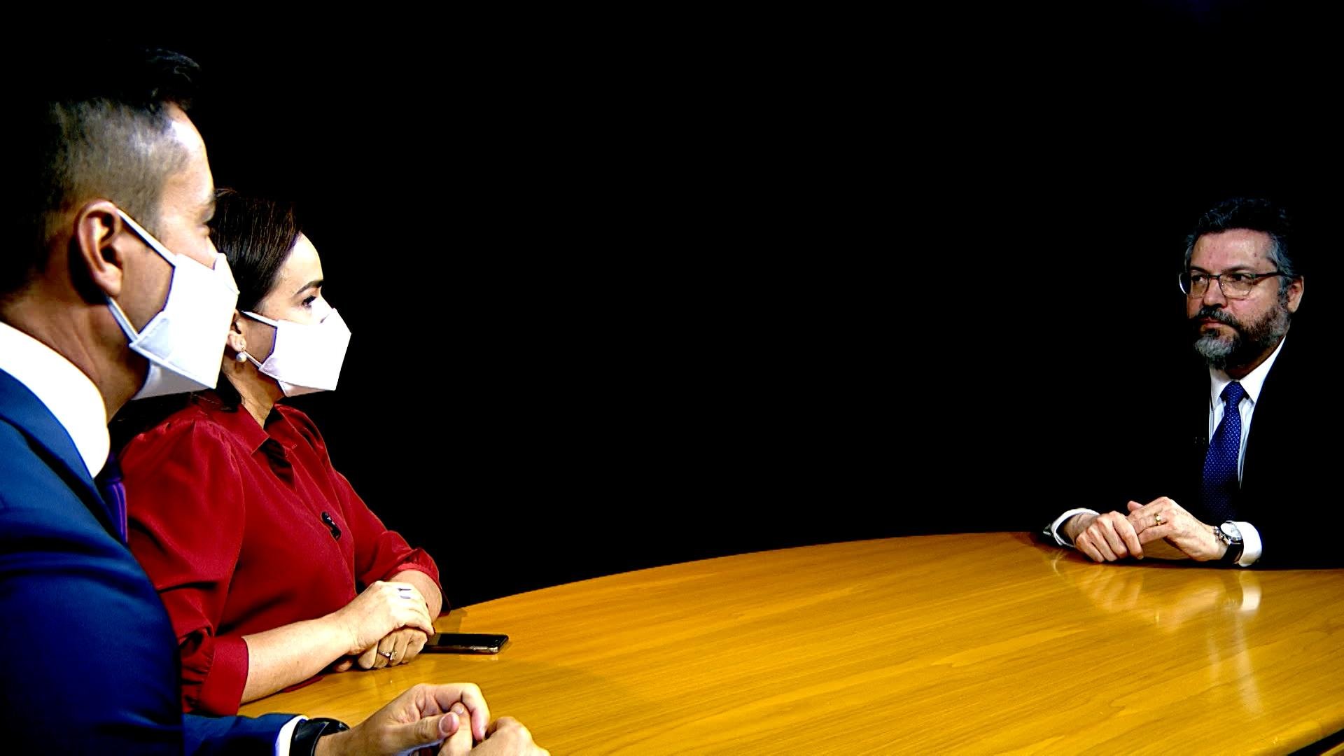 Thiago Nolasco e L&iacute;via Veiga entrevistam o Ministro das Rela&ccedil;&otilde;es Exteriores, Ernesto Ara&uacute;jo