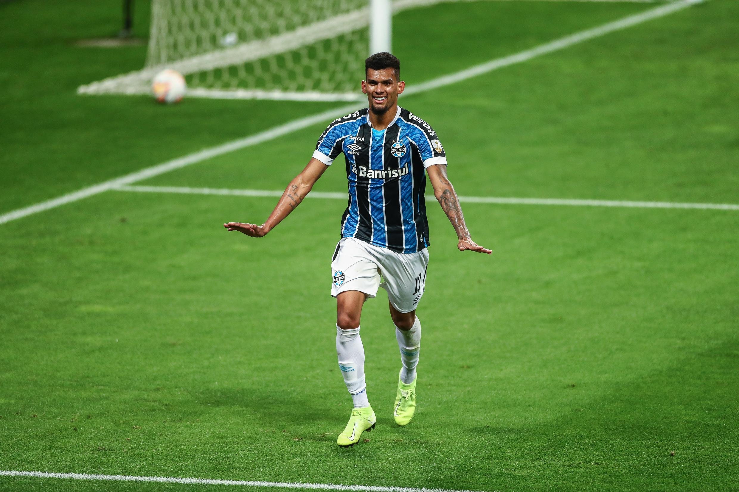 Zagueiro marcou seu primeiro gol como profissional nesta ter&ccedil;a-feira