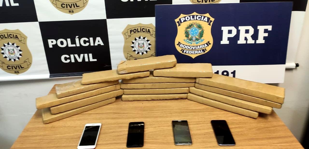 Entorpecente foi localizado em um dos dois ve&iacute;culos abordados na rodovia