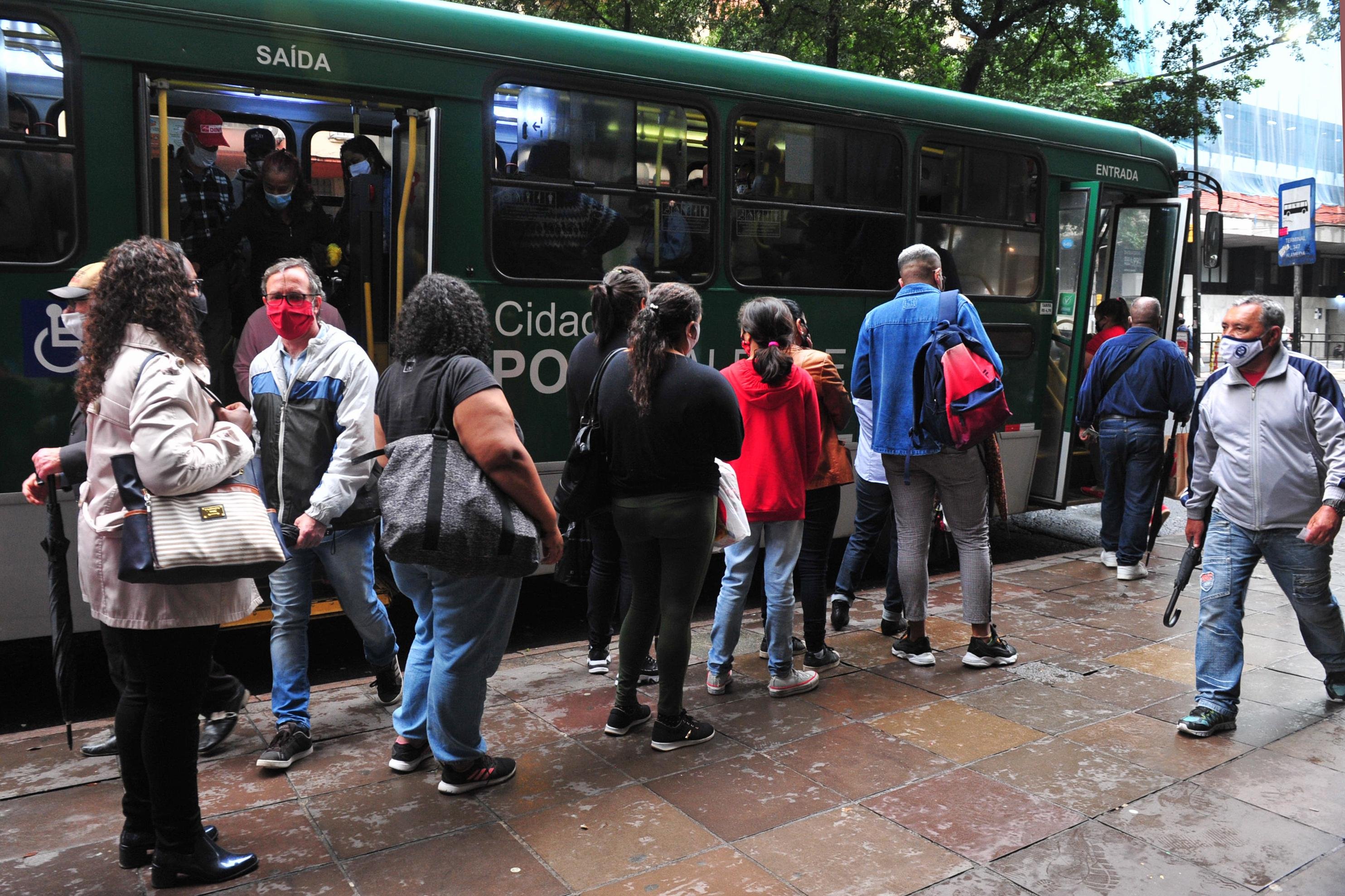 Situa&ccedil;&atilde;o do transporte  complexa e atinge ala consider&aacute;vel da popula&ccedil;&atilde;o