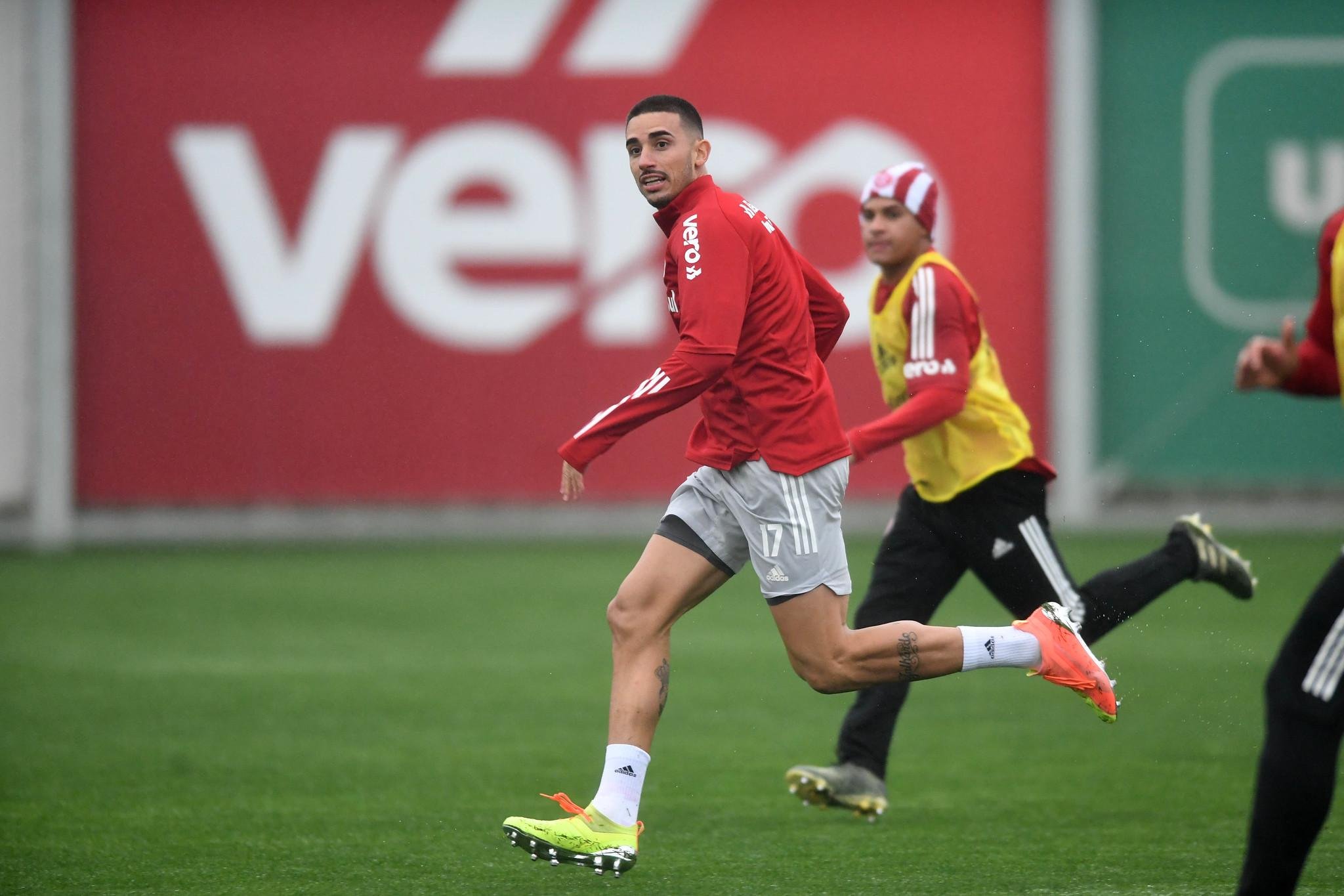 Inter espera contar com meio campo titular para o Gre-Nal deste s&aacute;bado