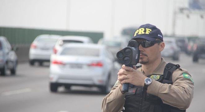 PRF registrou m&eacute;dia de 562 multas por hora entre janeiro e junho