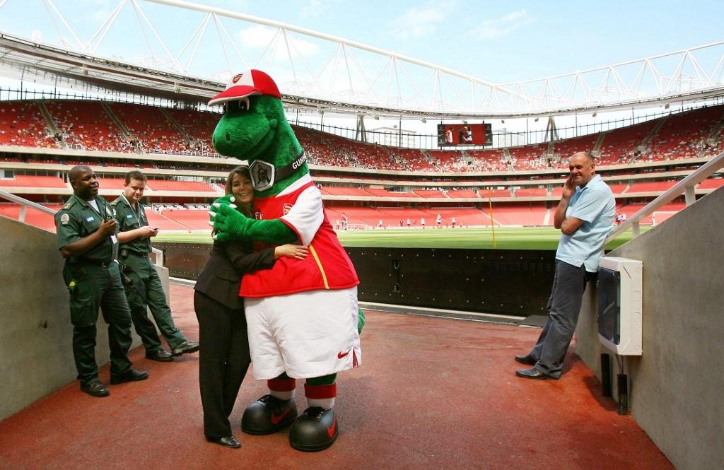 Dinossauro &ldquo;Gunnersaurus&rdquo; &eacute; uma das v&iacute;timas das dr&aacute;sticas pol&iacute;ticas de austeridade financeira do Arsenal