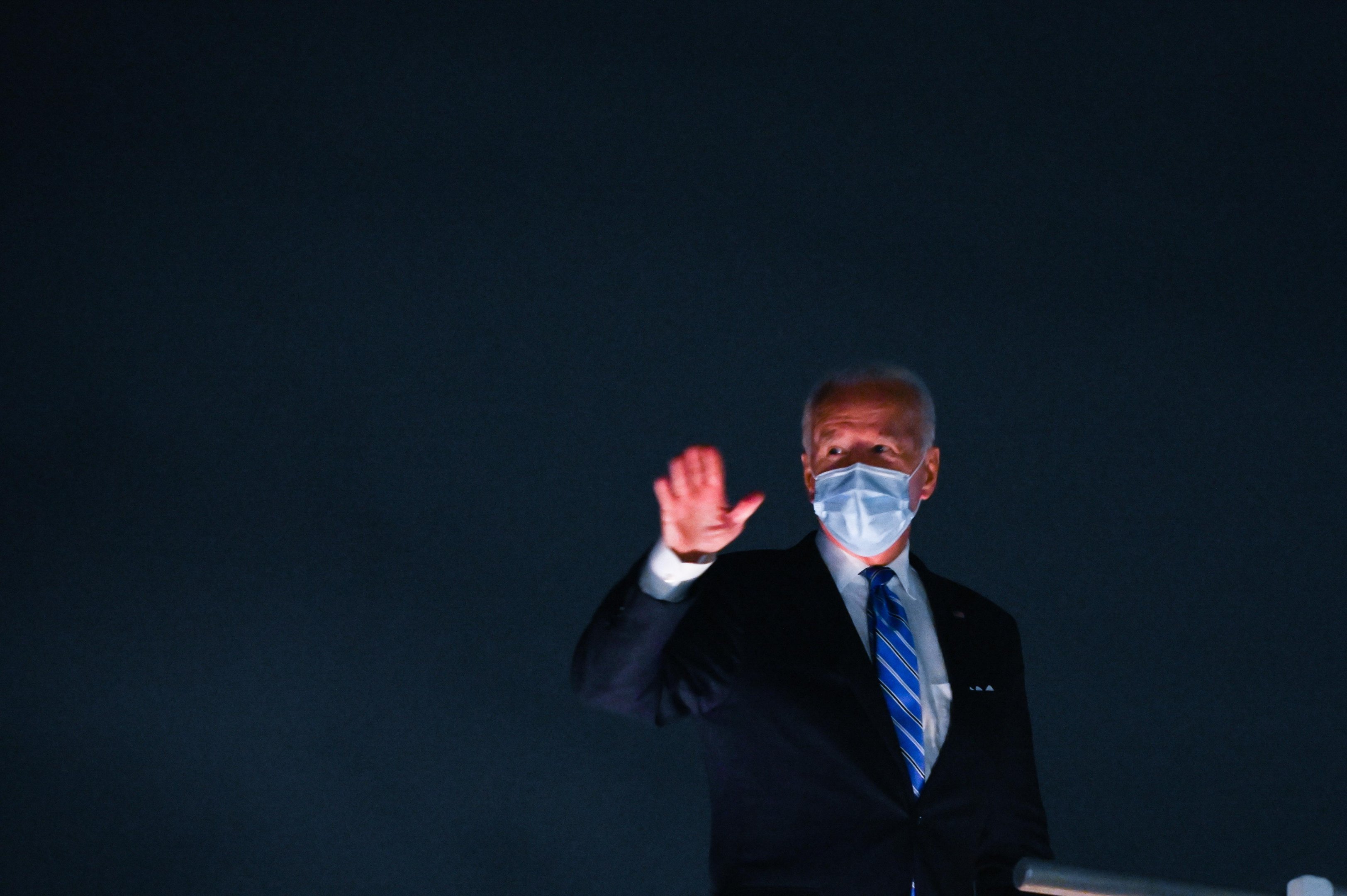 Em 2016, pesquisas apontam Hillary Clinton como vencedora