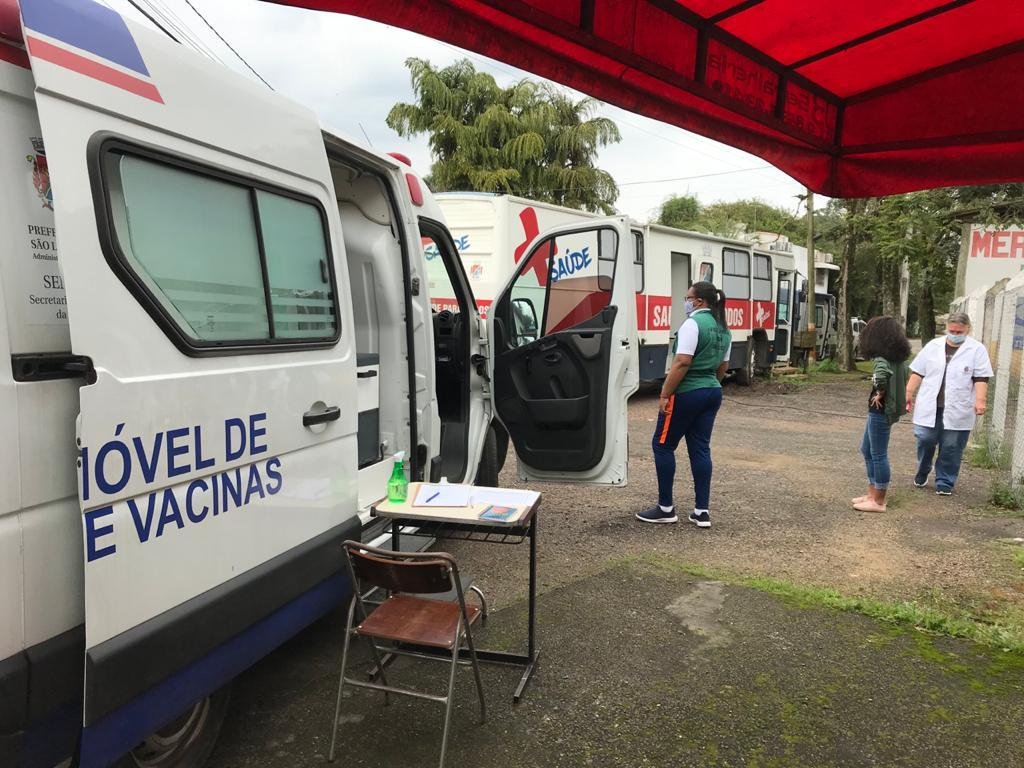 Pais e respons&aacute;veis devem ter a carteira de vacina&ccedil;&atilde;o em m&atilde;os para agilizar o atendimento