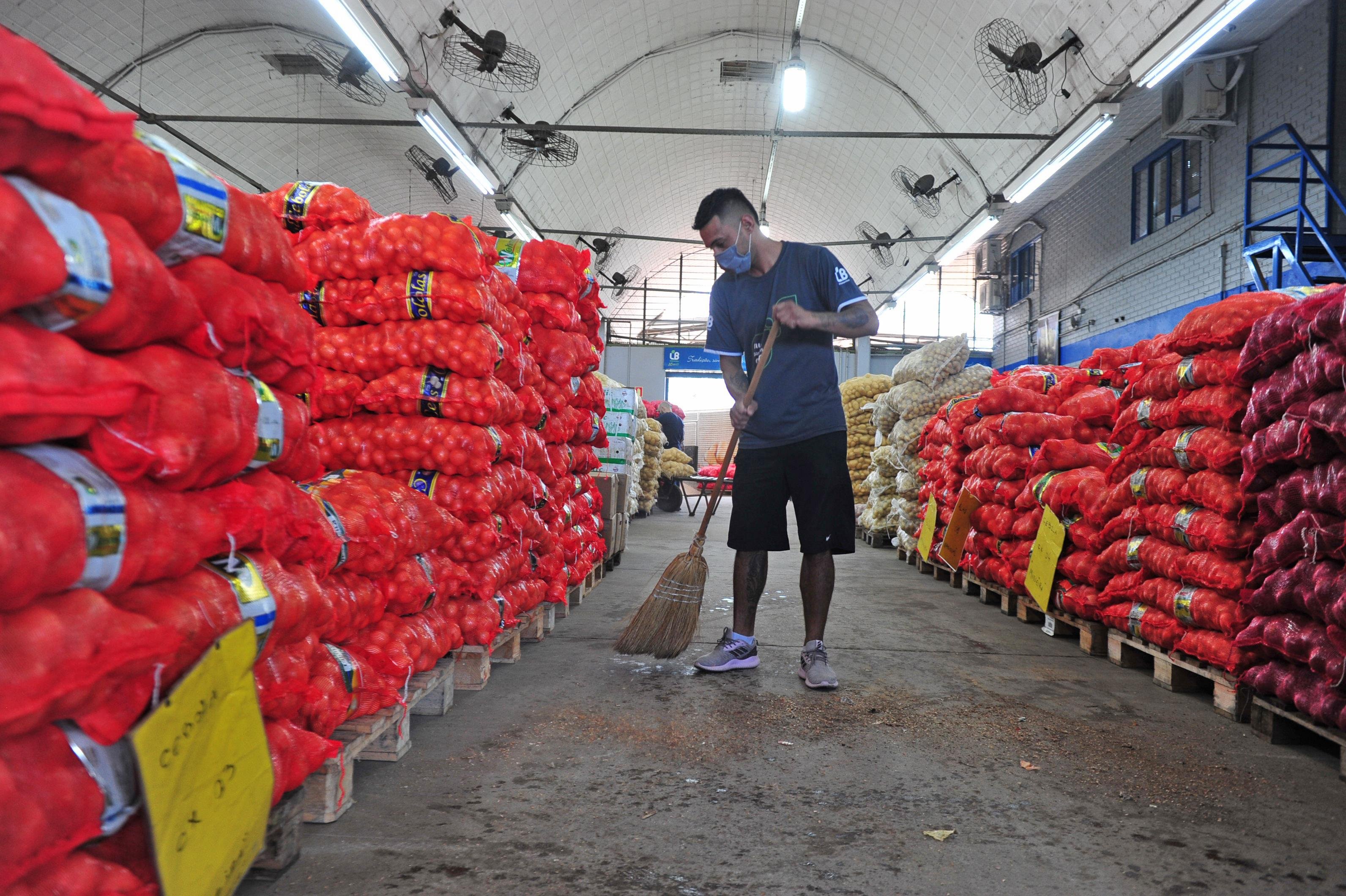 Local de com&eacute;rcio de alimentos recebe de 10 mil a 40 mil pessoas por dia