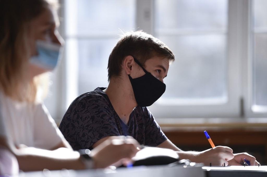 &Eacute; sugerido tamb&eacute;m que se adotem "anos escolares cont&iacute;nuos"