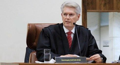 Guinther Spode &eacute; desembargador e atualmente ocupa a presid&ecirc;ncia do Conselho Deliberativo