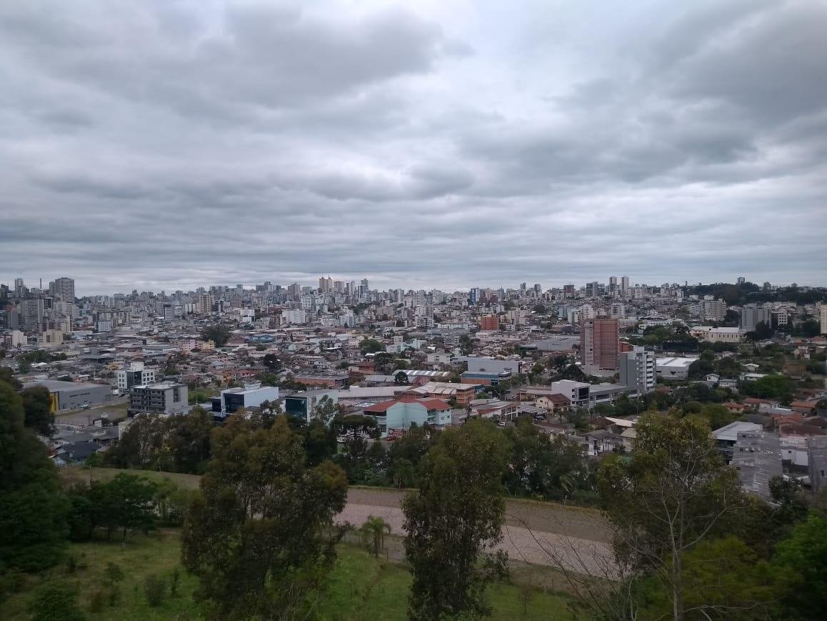 Parques e pra&ccedil;as poder&atilde;o ser utilizados no final de semana, mas apenas para caminhadas e corridas
