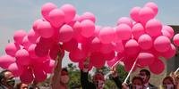 Após o evento, os participantes soltaram balões alusivos a campanha do Outubro Rosa, que alerta sobre o câncer de mama