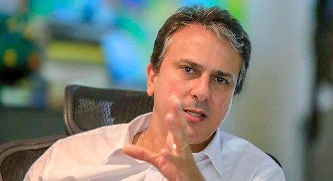 Na segunda-feira, teste de Camilo Santana (PT) havia dado negativo, mas governador apresentou sintomas ao longo da semana