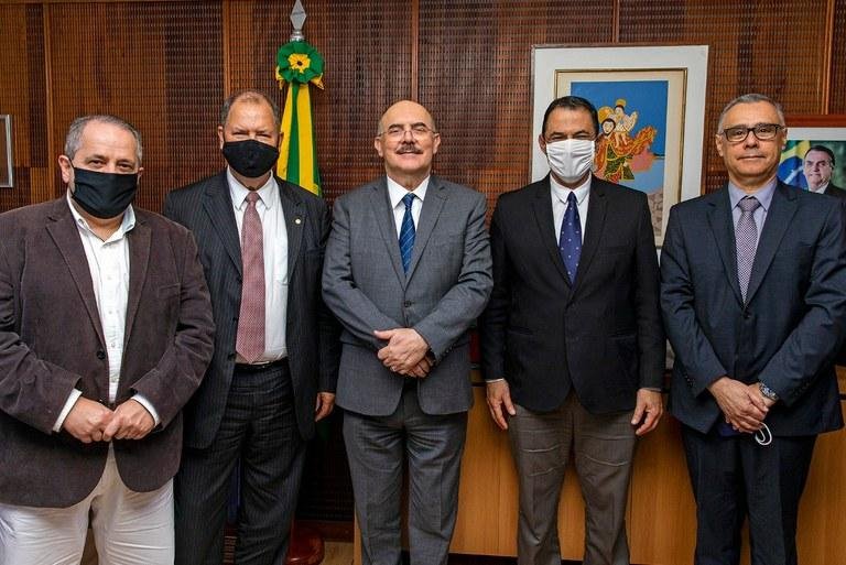 O encontro foi realizado para fortalecer a rela&ccedil;&atilde;o entre a Ufrgs e o Mec
