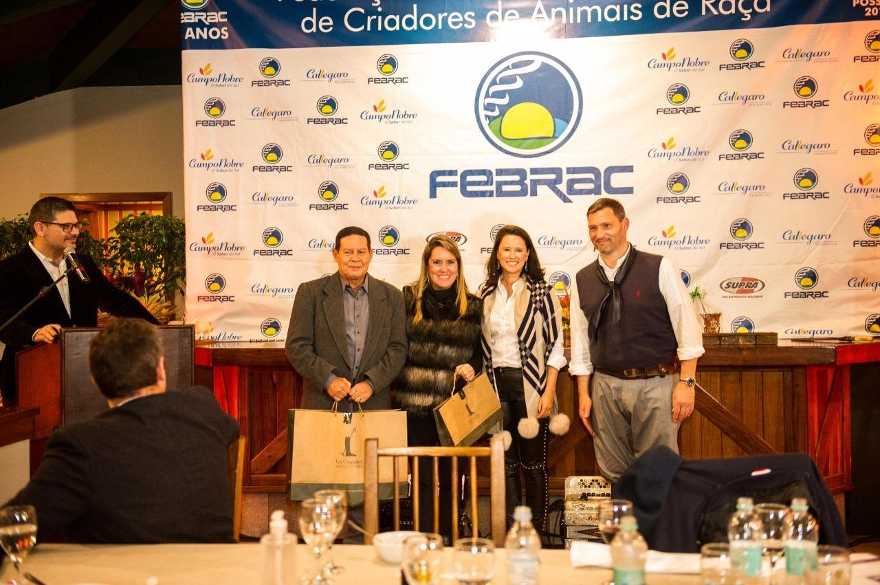 General Hamilton Mour&atilde;o e esposa, Paula Mour&atilde;o, Juliana Bassani Lamachia e Leonardo Lamachia