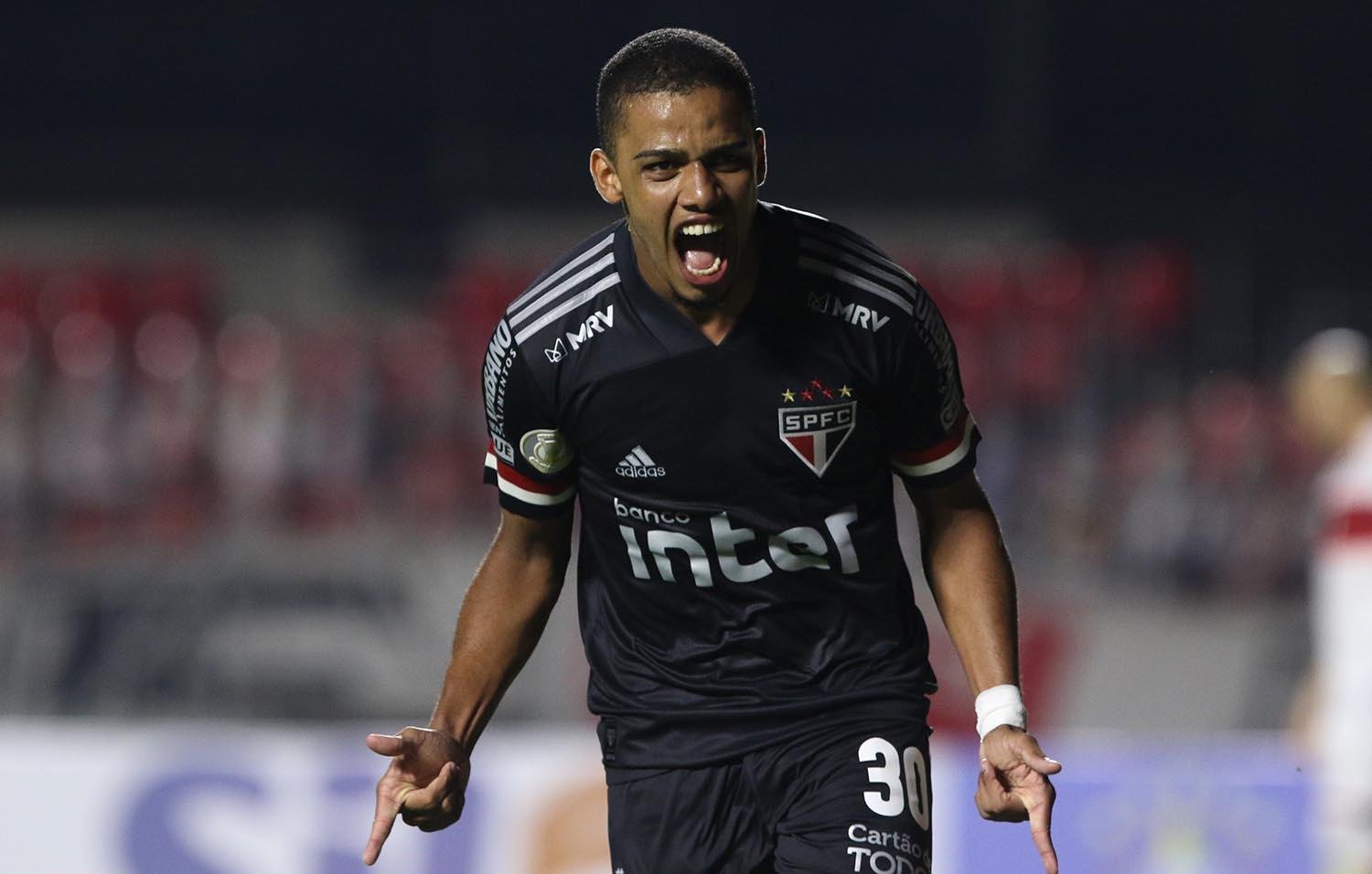 S&atilde;o Paulo venceu por 3 a 0 o Atl&eacute;tico-GO
