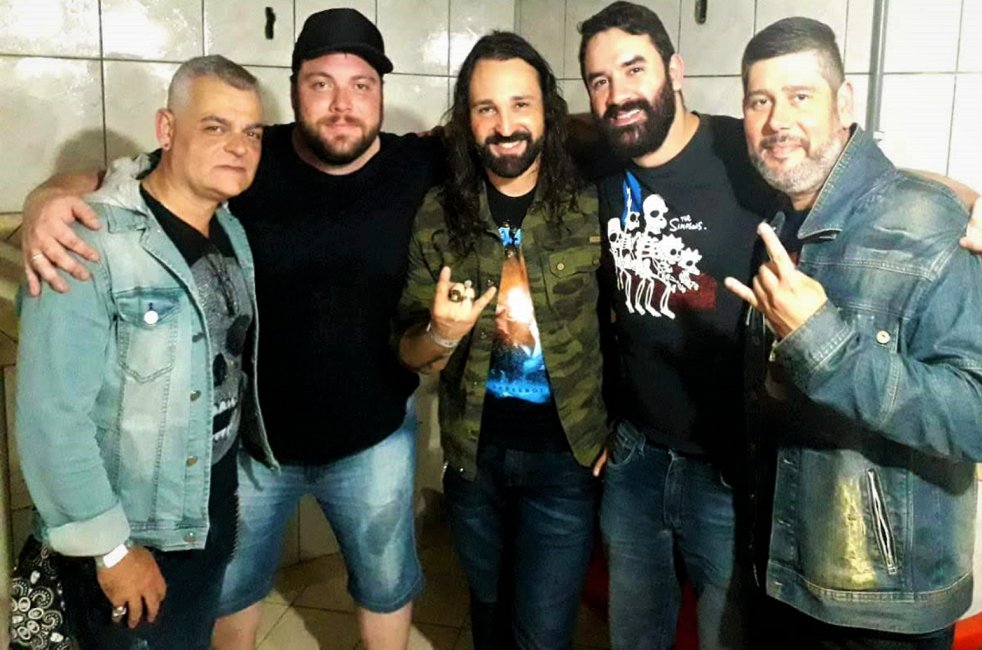 A Hardest foi fundada em 2014 e sua proposta &eacute; apresentar vers&otilde;es ac&uacute;sticas de cl&aacute;ssicos do Rock