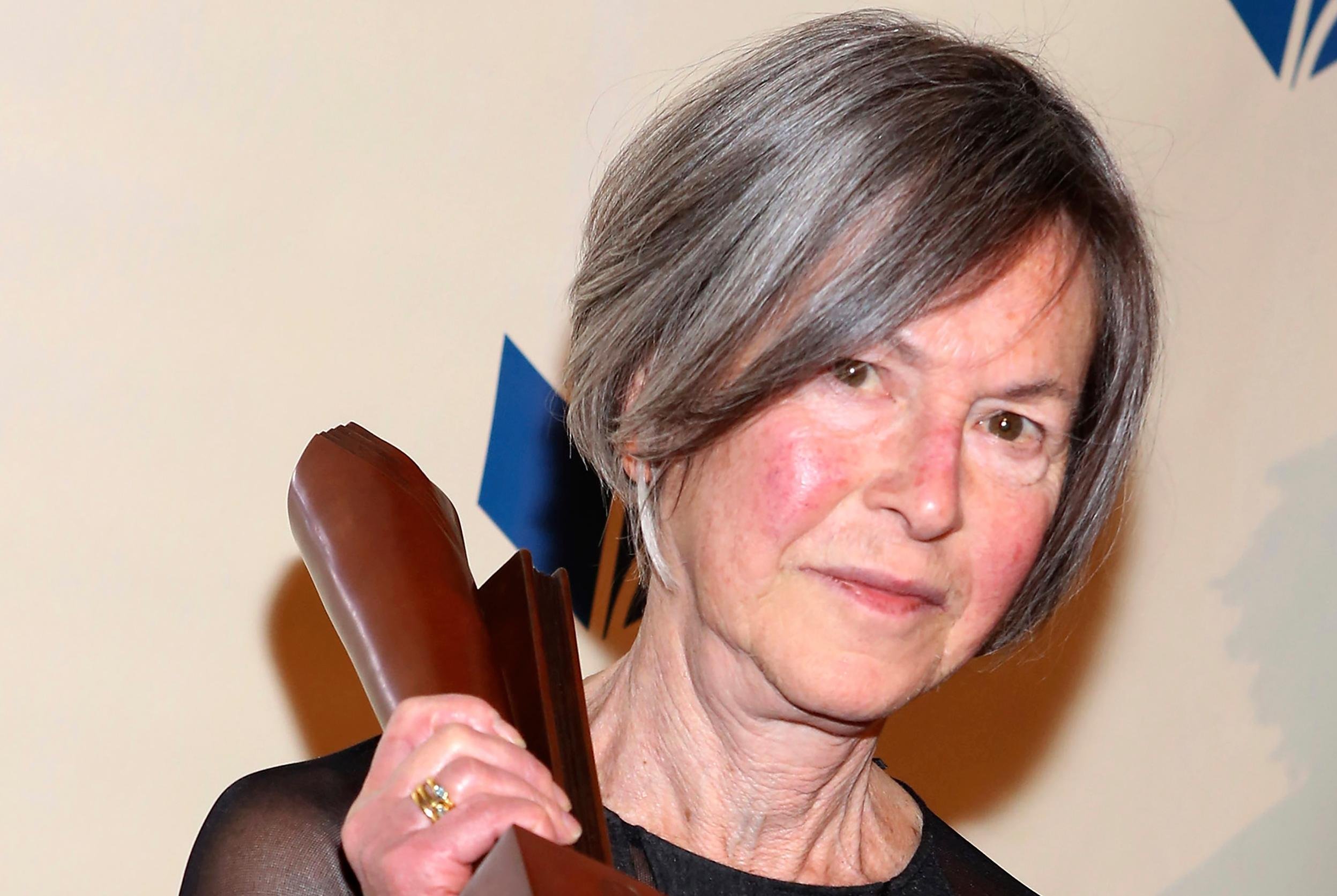 Louise Gl&uuml;ck &eacute; a 16&ordf; mulher premiada com o Nobel de Literatura