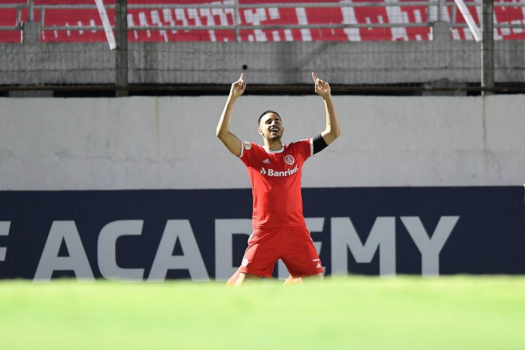 Thiago Galhardo &eacute; o artilheiro do Campeonato Brasileiro com 12 gols contra oito de Marinho, segunda colocado entre os que mais marcaram