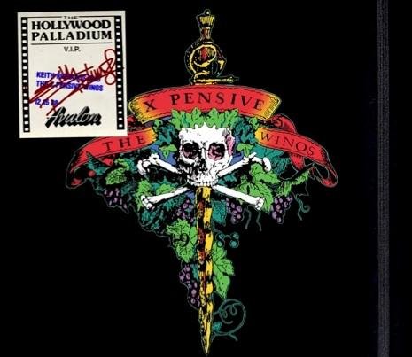 &ldquo;Live At The Hollywood Palladium&rdquo; vem como um box especial de luxo, embrulhado em uma r&eacute;plica da camisa da turn&ecirc;