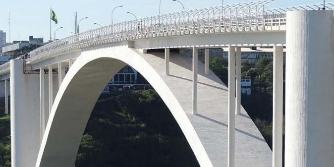 A Ponte da Amizade liga Ciudad del Este, do Paraguai, a Foz de Igua&ccedil;u, no Brasil
