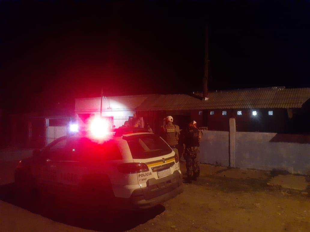 Crime foi comunicado &agrave; pol&iacute;cia por populares da regi&atilde;o