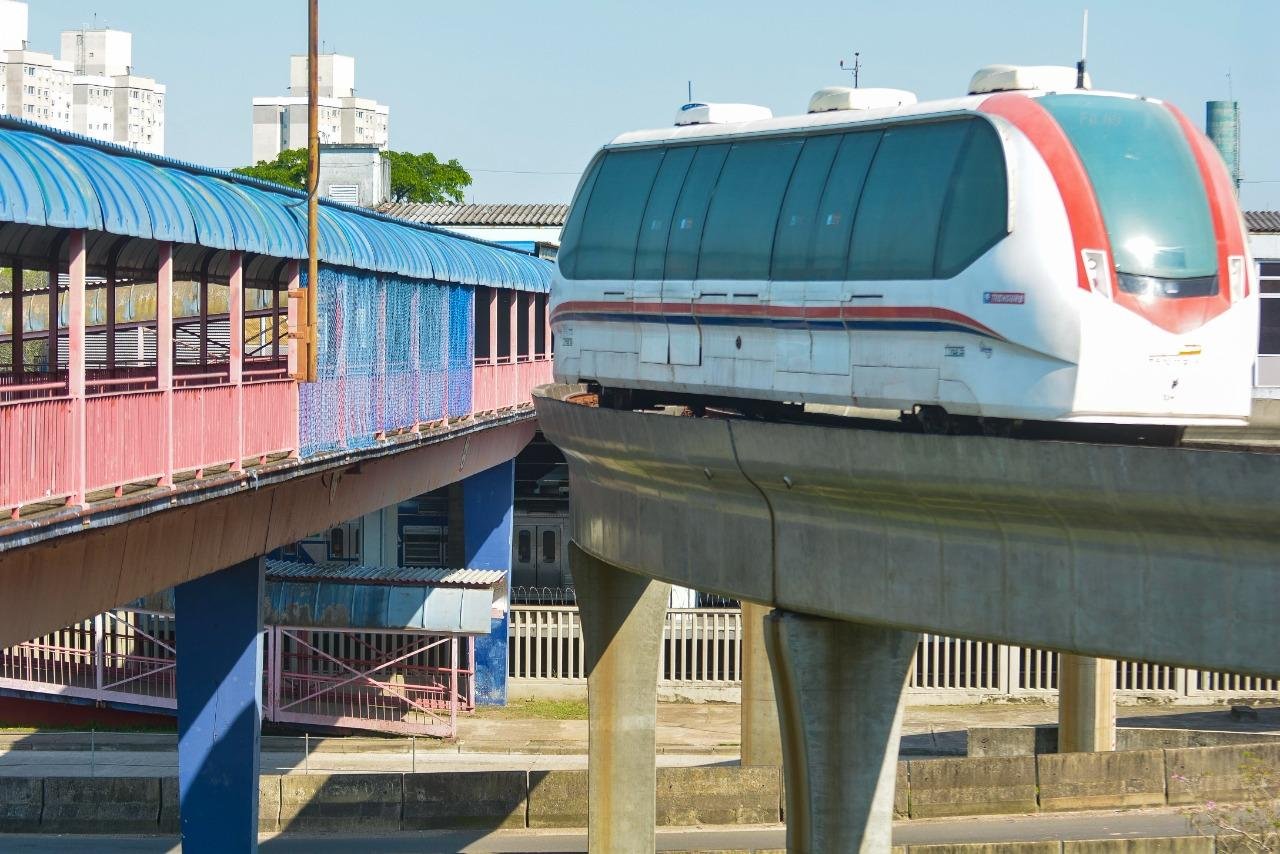 Primeira viagem prevista para hoje teve atraso de tr&ecirc;s horas