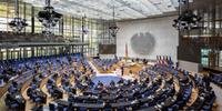 Projeto de lei todo redigido no feminino gera polêmica na Alemanha